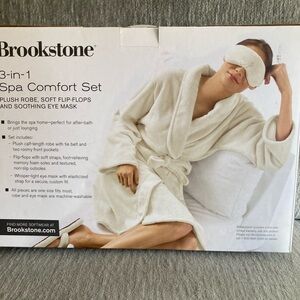 Brookstone 3-in-1 Spa Comfort Set - White